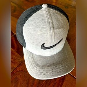 Nike Dri Fit Classic Grey/Black Snapback Golf Hat